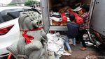 Sambut Imlek, Lilin Berukuran Besar Hiasi Klenteng di Solo
