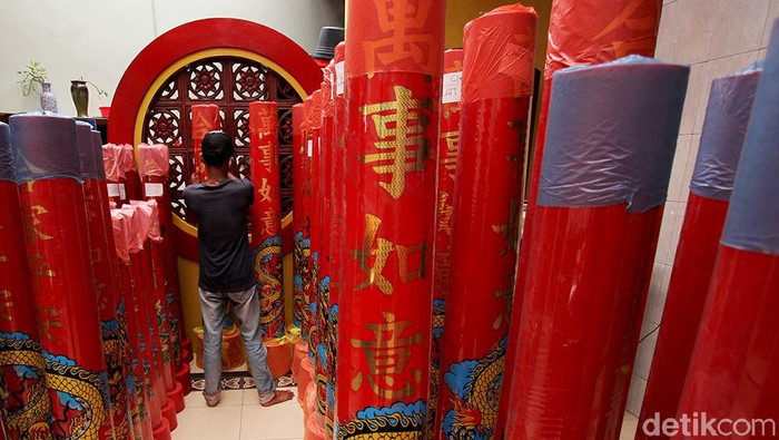 Sambut Imlek, Lilin Berukuran Besar Hiasi Klenteng di Solo Klenteng Tien Kok Sie di kawasan Solo bersolek sambut perayaan Tahun Baru Imlek. Lilin berukuran besar pun dipesan dari luar kota sebagai persiapan jelang Imlek