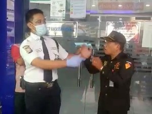 Lapar Bikin Pria di Makassar Ngamuk di Bank Saat Ditegur Tak Bermasker