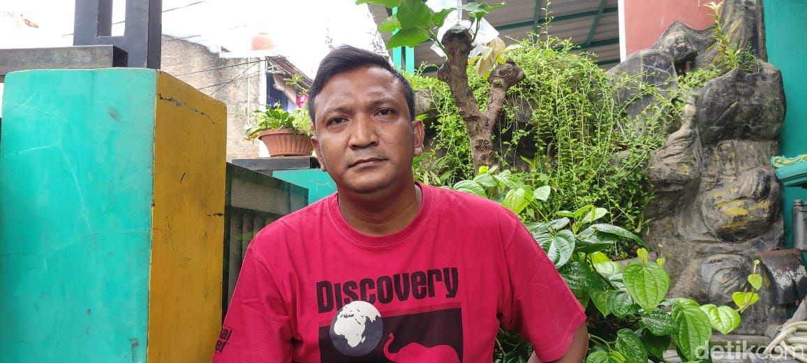 Tarwan (41), Ketua RT 05/RW 016, Kampung Caman. (Taufieq RA/detikcom)