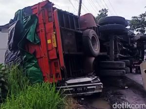 Bahaya Menanjak di Belakang Truk, Segera Lakukan Ini