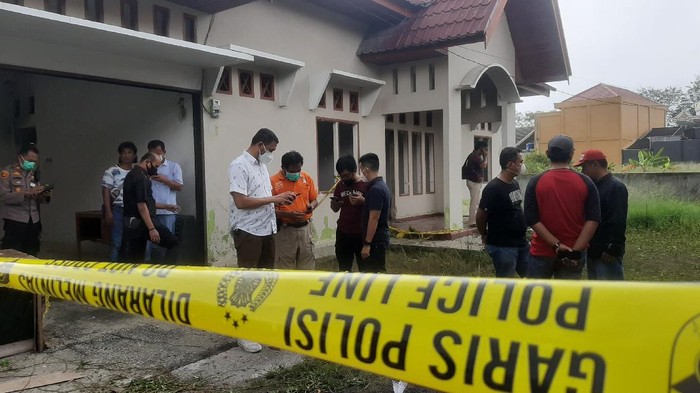TKP pegawai PTA Pekanbaru tewas terbakar (Raja Adil Siregar/detikcom).