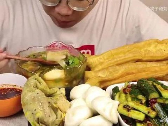 Tragis! 5 Food Vlogger Ini Tewas karena Mukbang