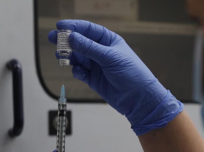 A dose of the Phase 3 Novavax coronavirus vaccine is seen ready for use in the trial at St. Georges University hospital in London Wednesday, Oct. 7, 2020. Novavax Inc. said Thursday Jan. 28, 2021 that its COVID-19 vaccine appears 89% effective based on early findings from a British study and that it also seems to work — though not as well — against new mutated strains of the virus circulating in that country and South Africa. (AP Photo/Alastair Grant)