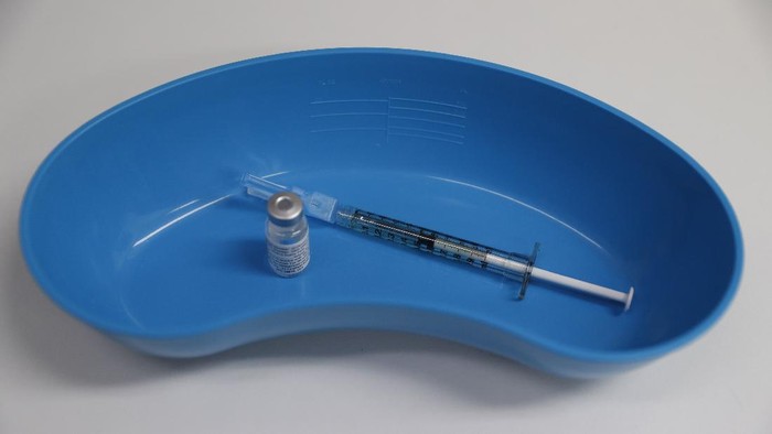 A dose of the Phase 3 Novavax coronavirus vaccine is seen ready for use in the trial at St. Georges University hospital in London Wednesday, Oct. 7, 2020. Novavax Inc. said Thursday Jan. 28, 2021 that its COVID-19 vaccine appears 89% effective based on early findings from a British study and that it also seems to work — though not as well — against new mutated strains of the virus circulating in that country and South Africa. (AP Photo/Alastair Grant)
