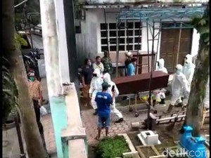 Keributan di TPU Malang Akibat Jenazah Covid-19 Tertukar