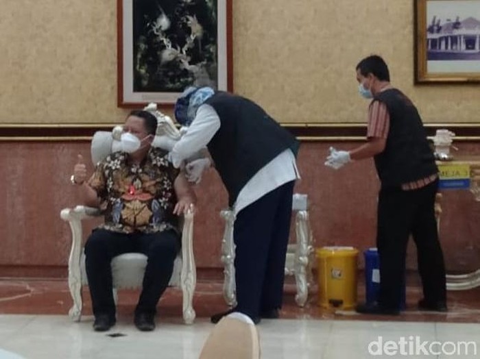 Whisnu Sakti Buana divaksin tahap kedua