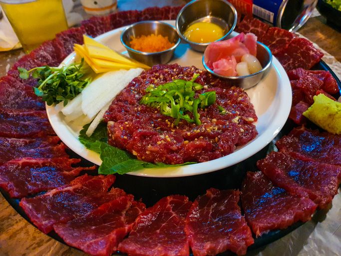 yukhoe, daging mentah khas Korea