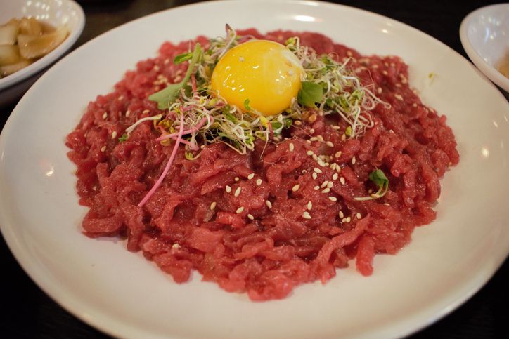 yukhoe, daging mentah khas Korea
