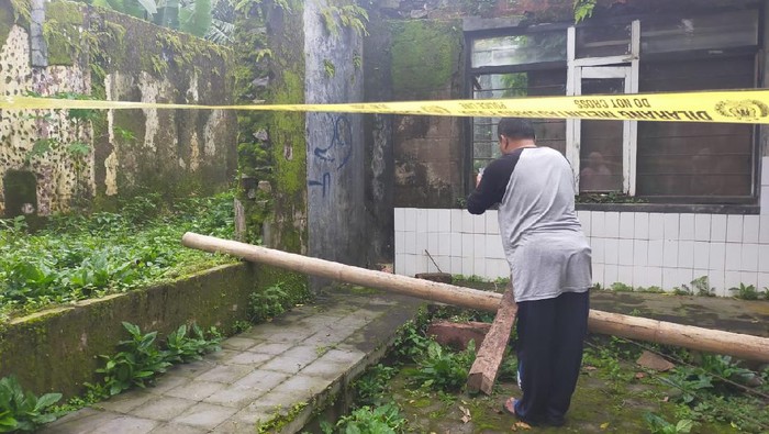 Asap Muncul dari Tanah Rumah Warga Kuningan