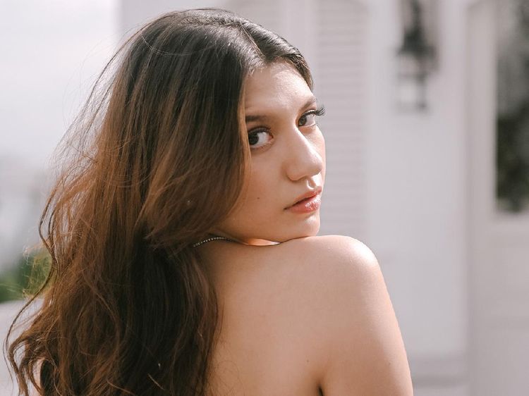 10 Potret Cassandra Lee, Si Cantik yang Ingin Pandemi Cepat Berlalu