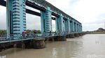 Hati-hati! Pintu Air Pengendali Banjir Wilalung Berstatus Awas