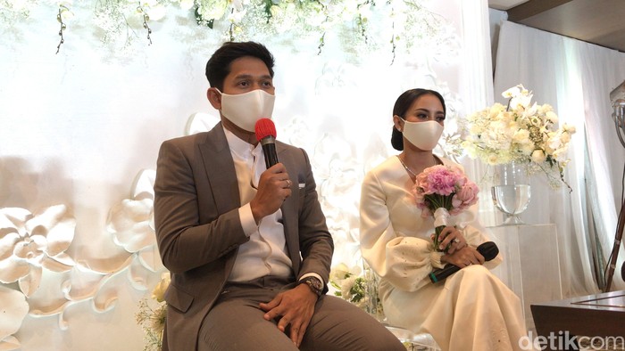 Ibnu Jamil dan Ririn Ekawati usai jalani proses ijab qabul pernikahan.