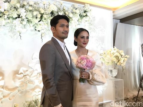 Ibnu Jamil dan Ririn Ekawati usai jalani proses ijab qabul pernikahan.