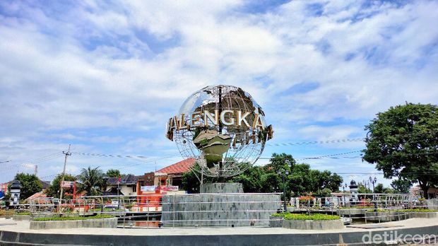 Ikon Majalengka berupa Bola Dunia