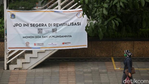 Pemprov DKI Jakarta berencana melakukan revitalisasi JPO di Karet Sudirman. Tak perlu menunggu lama, suara tidak setuju langsung menyambutnya.