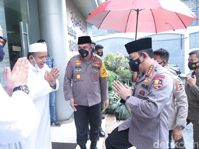 Kapolri Jenderal Listyo Sigit Prabowo berkunjung ke DPP Rabithah Alawiyah. (Kadek M Luxiana/detikcom)