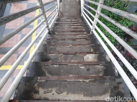 Kondisi JPO Karet Sudirman yang akan direvitalisasi Pemprov DKI Jakarta