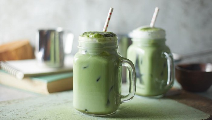 Studi: Bukan Bir Lagi, Gen Z Kini Pilih Minum Matcha Sebelum Terbang