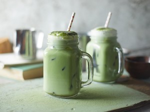 Studi: Bukan Bir Lagi, Gen Z Kini Pilih Minum Matcha Sebelum Terbang