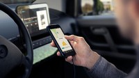 Sion dilengkapi dengan aplikasi pendamping yang saat ini sedang dalam pengembangan. Aplikasi ini memungkinkan pemilik masuk ke kabin tanpa kunci dan mengatur berbagai konfigurasi. (sonomotors)