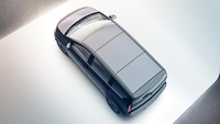 Itu artinya mobil ini tidak perlu dicolokkan ke instalasi listrik untuk mengisi daya. Dengan kata lain, biaya penggunaannya menjadi jauh lebih murah (sonomotors)