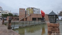 Museum canggih di Semarang ini bernama Museum Kota Lama. Lokasinya berada di bundaran Bubakan. Saat ini, wujud fisik bangunan sudah rampung dengan warna coklat dan tembok model batu bata. (Angling Adhitya Purbaya/detikTravel)