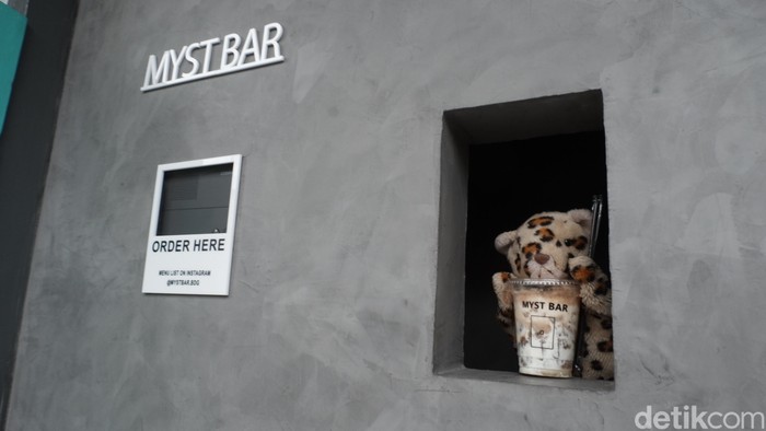 mystic bar di bandung yang misterius karena pakai hand puppet