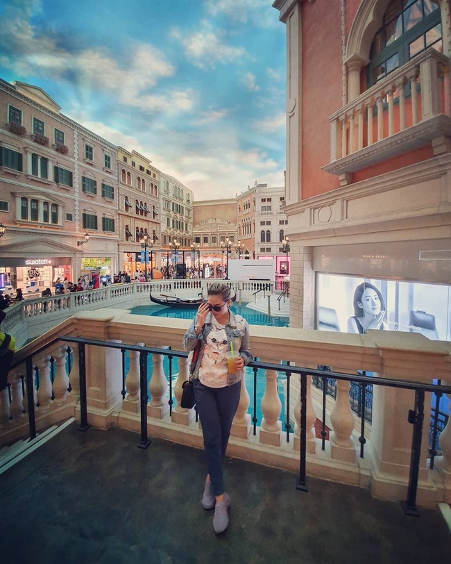 Dalam kesempatan itu, Olla pun menyampaikan pesannya pada penonton yang juga ingin meraih kesuksesan. Jangan pernah putus asa, jangan pantang menyerah kalau jatuh jangan pernah down karena kalau down berarti itu kegagalan kamu yang sesungguhnya, ujarnya. Foto: Instagram @ollashopingdepok