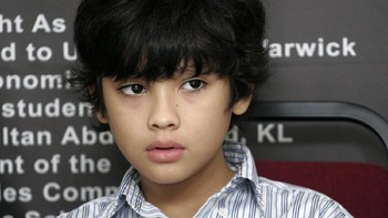 Ainan Cawley - IQ 250. Pada usia 9 tahun, Cawley dapat melafalkan Pi hingga 518 desimal. Pada usia 8 tahun mendaftar di Politeknik Singapura. Ia telah bekerja di industri film sejak usia 12 tahun sebagai komposer. Foto: Brightside