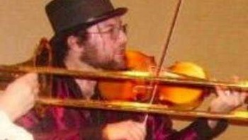Marnen Laibow-Koser - IQ 268. Dia mahir berbicara bahasa Inggris, Jerman, Jepang, Prancis, Rusia, Esperanto, dan Klingon. Dia telah bekerja sebagai programmer, komposer, dan musisi. Foto: Brightside
