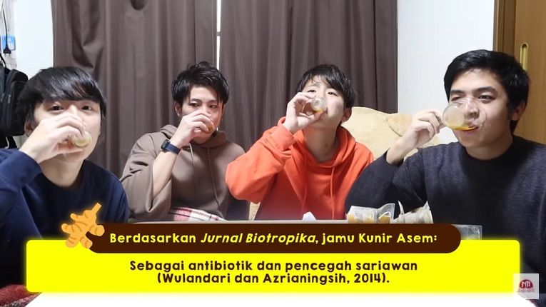 orang jepang cobain jamu