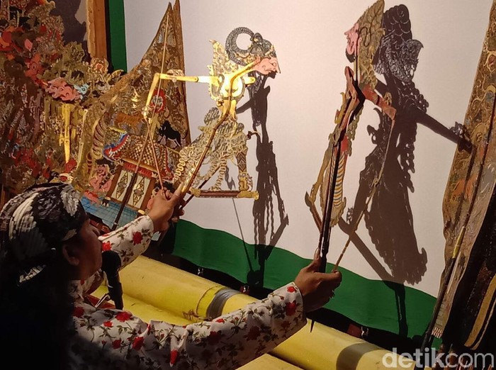 Pagelaran pentas wayang kulit di Jepara, Senin (20/6/2020).