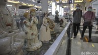 Festival Djadoelan ini menjadi sarana para kolektor untuk menambah koleksinya.