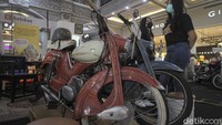 Lebih dari 45 stand kolektor barang antik dari berbagai daerah di Indonesia ikut meramaikan gelaran Festival Djadoelan Hobikoe