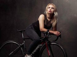 7 Penampilan Pembalap Sepeda Cantik, Dipecat karena Tampil di Majalah Playboy