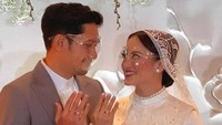 Pasangan artis dan pengusaha ini tampak bahagia akhirnya menggelar upacara pernikahan. (Foto: Instagram) 