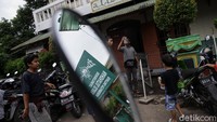 Syamsul mengatakan NU ranting Petamburan memang sudah ada sejak lama. Namun pengurus baru memasang papan nama baru-baru ini. Syamsul menjelaskan, NU mempunyai struktur sampai ke tingkat kelurahan. Tak hanya di Petamburan, papan sekretariat juga dibuat di wilayah lain.