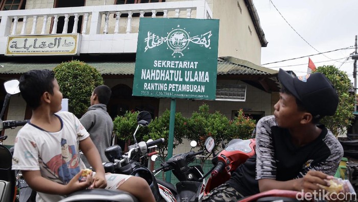 Plang NU Mejeng di Petamburan 'Gantikan' Plang FPI yang Dilarang Foto plang sekretariat 'Nahdhatul Ulama Ranting Petamburan' beredar di media sosial. Pengurus Wilayah Nahdlatul Ulama DKI Jakarta pun memberikan penjelasan.