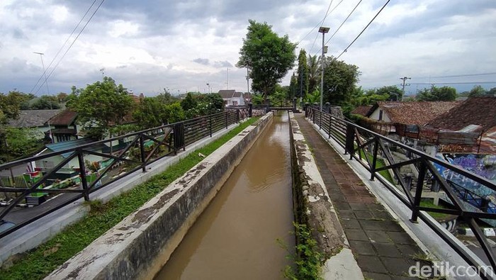 Plengkung Saluran Air di Magelang Ini Peninggalan Belanda Lho Di Kota Magelang terdapat plengkung yang di atasnya merupakan saluran air memanjang. Bangunan itu adalah peninggalan Belanda yang hingga kini masih berfungsi.