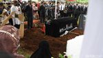 Prosesi Pemakaman Jenazah Kapten Afwan di TPU Pondok Rajeg