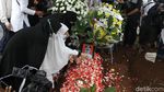 Prosesi Pemakaman Jenazah Kapten Afwan di TPU Pondok Rajeg