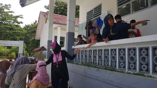 Suasana para pengungsi korban gempa Sulbar (Abdy Febriady/detikcom0