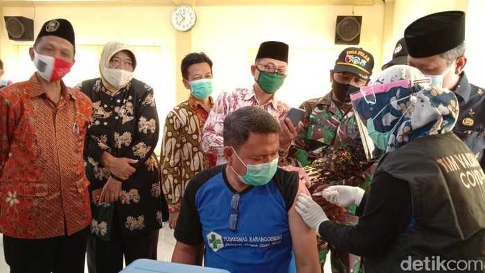 vaksin covid-19 lamongan