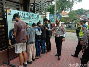 Begini Kelakuan 6 ABG yang Tancap Gas Terjang Genangan Air