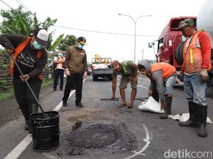 Wagub Emil Gercep Tanggapi Jalan Rusak yang Ditanami Pohon Pisang di Jombang