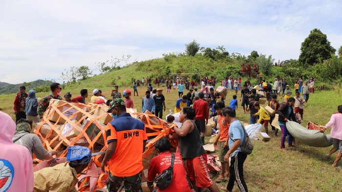 Warga korban gempa Sulbar di desa terisolir saat terima bantuan (Istimewa)