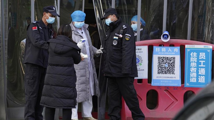 Tim Organisasi Kesehatan Dunia (WHO) mulai menyelidiki asal-usul COVID-19 di China. Mereka menyisir laboratorium, pasar, dan rumah sakit di Wuhan.