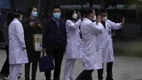 China, yang sangat menentang penyelidikan independen, mengatakan misi penyelidikan akan rumit dan staf medis China tengah disibukkan dengan kelompok virus baru di Beijing, Shanghai, dan kota-kota lain.
