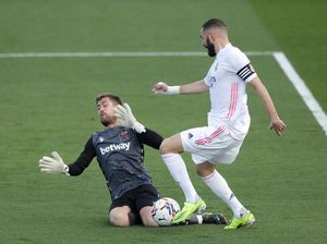 Madrid Butuh Gol, Kok Benzema Malah Diganti?